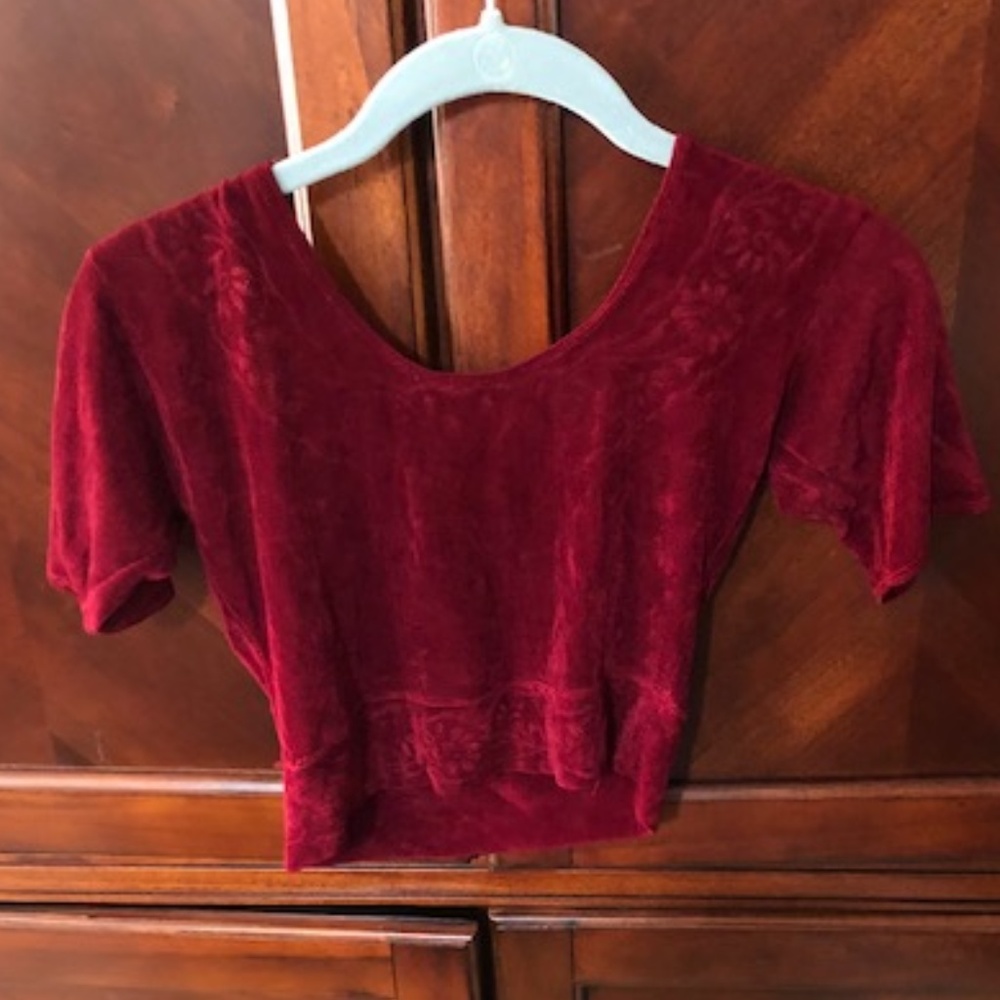 Burgundy crop top for belly dancing or just fun!